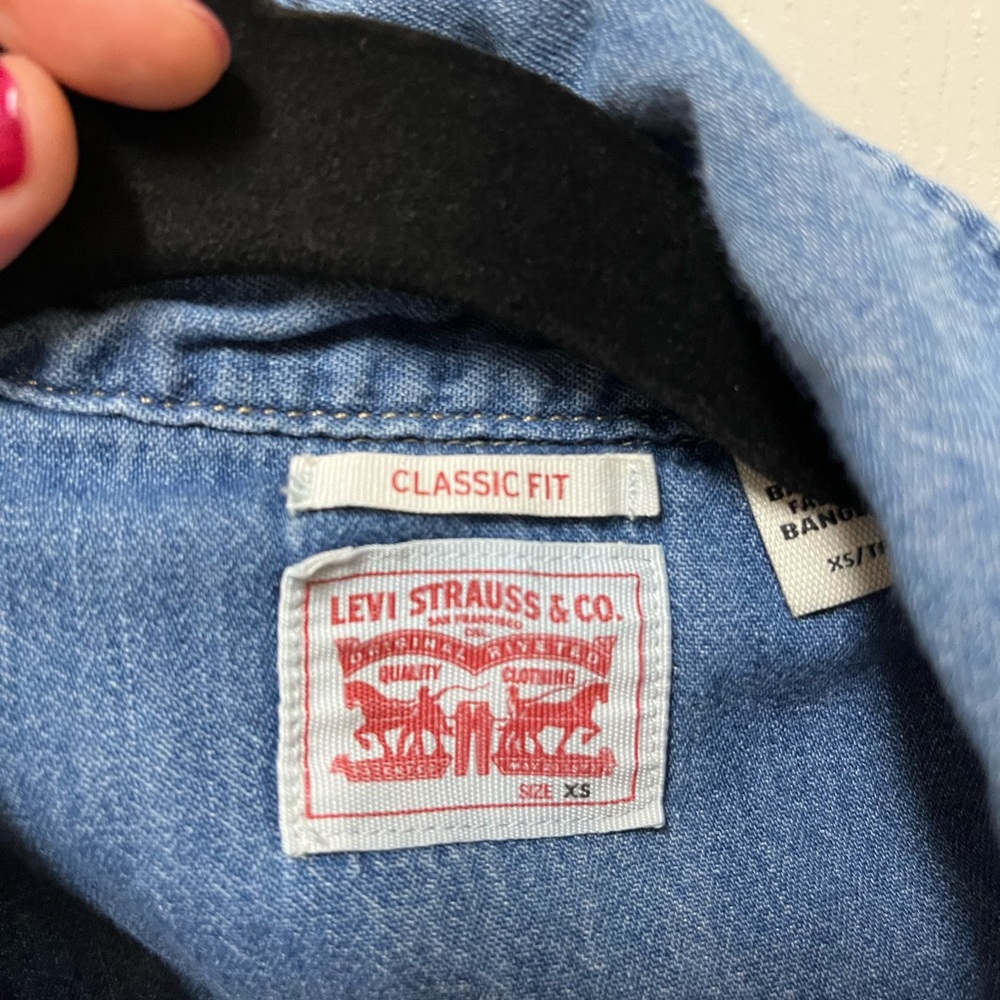 Levi's Women's Classic Fit Blue Jeans